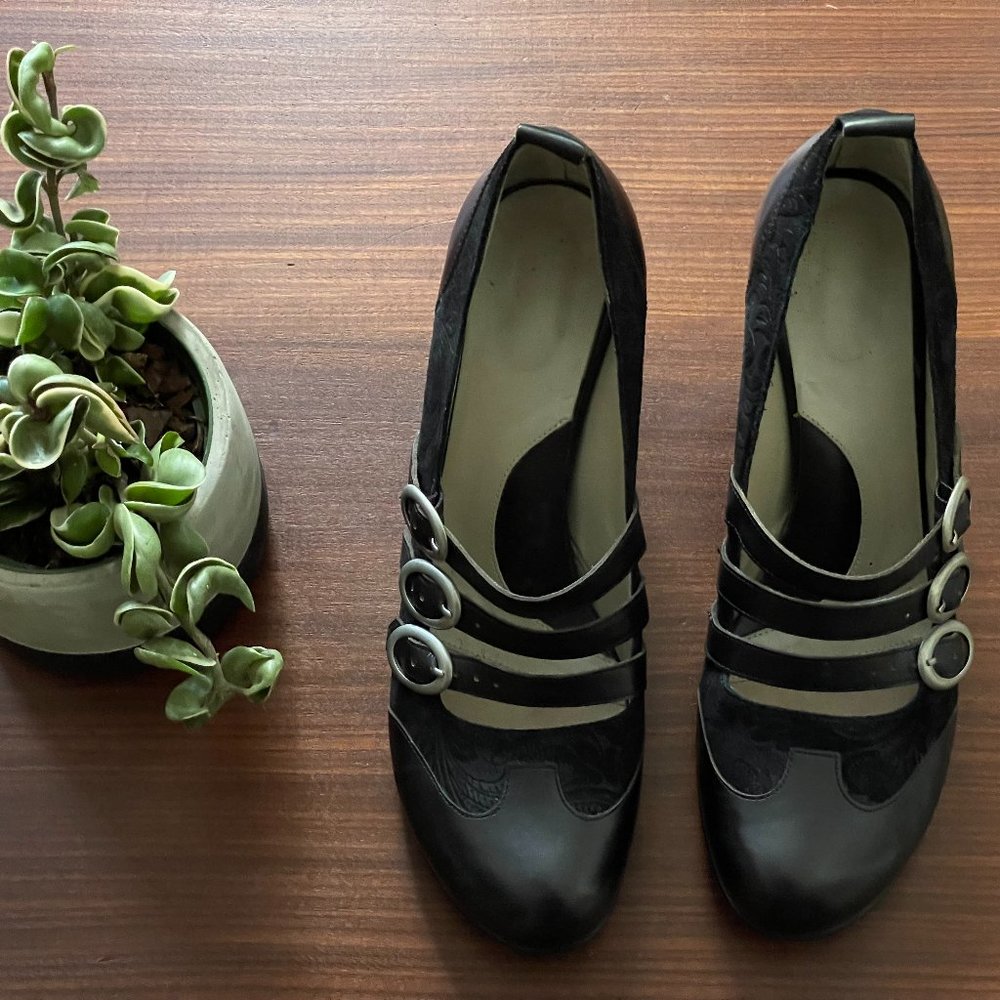 Fluevog Rubens (Black Suede)
